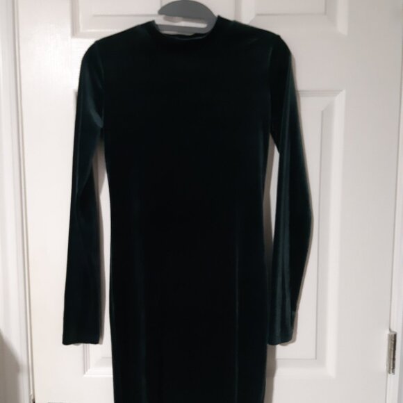 Bershka Velvet Dress - Picture 4 of 4